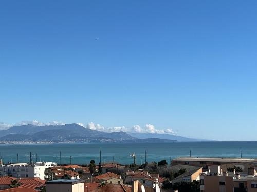 View, A sea-view T2 in a luxury residence for 4 people in La Fontonne View, A sea-view T2 in a luxury residence for 4 people in La Fontonne