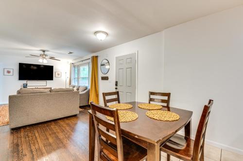 4 Mi to Dtwn Family-Friendly Apt in Atlanta! in Browns Mill Park 4 Mi to Dtwn Family-Friendly Apt in Atlanta! in Browns Mill Park