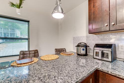 4 Mi to Dtwn Family-Friendly Apt in Atlanta! in Browns Mill Park 4 Mi to Dtwn Family-Friendly Apt in Atlanta! in Browns Mill Park