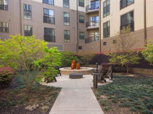 Spacious 2BR by Birminghams Top Sights near รีเจียนส์ฟิลด์ Spacious 2BR by Birminghams Top Sights near รีเจียนส์ฟิลด์