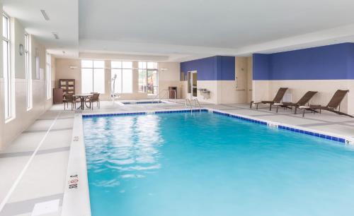 مسبح, حياة بلاس كانتون (Hyatt Place Canton) in كونتون مسبح, حياة بلاس كانتون (Hyatt Place Canton) in كونتون
