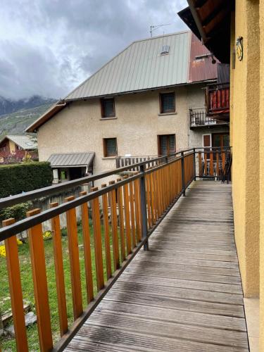 Erkély/terasz, Maison 100m2 - 3 chambres in Villar-Saint-Pancrace Erkély/terasz, Maison 100m2 - 3 chambres in Villar-Saint-Pancrace