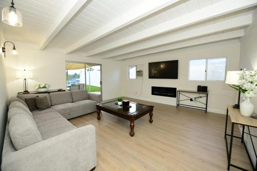 Effortless SD Getaway -Spacious Yard - Prime Location in Serra Mesa Effortless SD Getaway -Spacious Yard - Prime Location in Serra Mesa