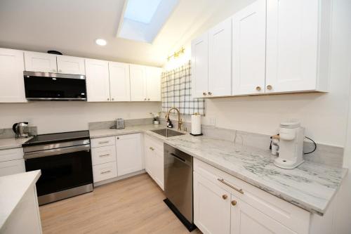 Effortless SD Getaway -Spacious Yard - Prime Location in Serra Mesa Effortless SD Getaway -Spacious Yard - Prime Location in Serra Mesa