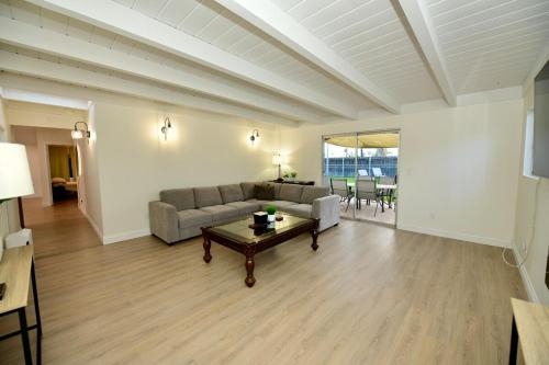 Effortless SD Getaway -Spacious Yard - Prime Location in Serra Mesa Effortless SD Getaway -Spacious Yard - Prime Location in Serra Mesa
