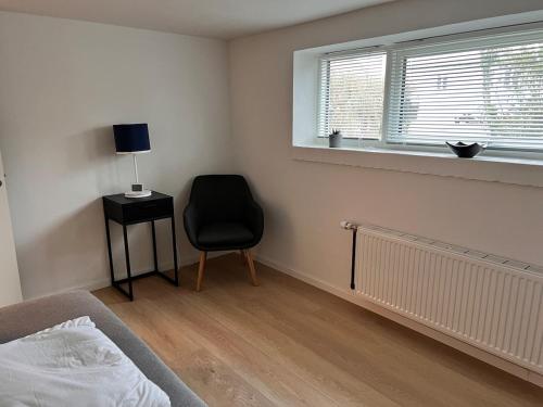 Lys kælderlejlighed med eget køkken & bad in Herning városközpont Lys kælderlejlighed med eget køkken & bad in Herning városközpont