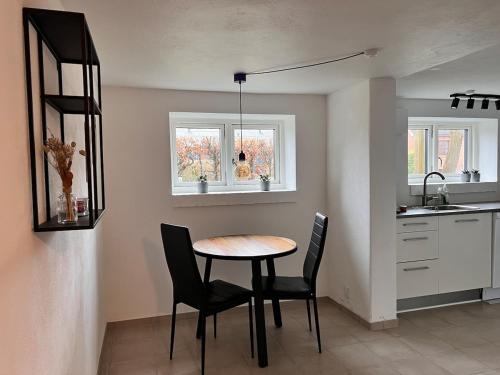 Létesítmények, Lys kælderlejlighed med eget køkken & bad in Herning városközpont Létesítmények, Lys kælderlejlighed med eget køkken & bad in Herning városközpont