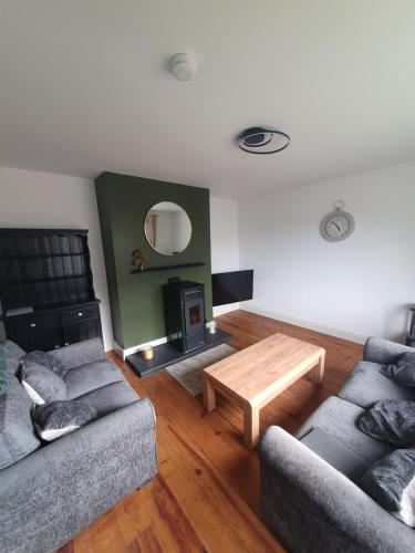 Общ салон/телевизионна зона, 26 Orchard House, Donegal town, F94WOH7 in Донегъл Общ салон/телевизионна зона, 26 Orchard House, Donegal town, F94WOH7 in Донегъл