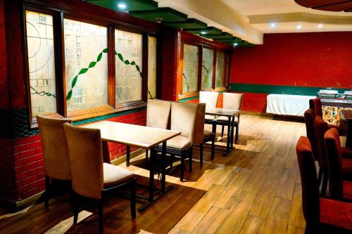 Restaurant, Hotel The Taksonz - Opposite Railway Station in Ludhiana Restaurant, Hotel The Taksonz - Opposite Railway Station in Ludhiana