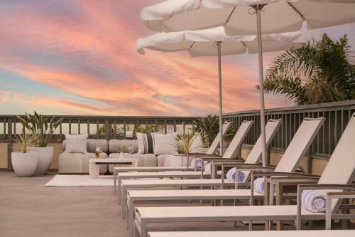 Úszómedence, La Ensenada Hotel Laguna Beach, Sonder by Marriott Bonvoy in Laguna Beach Úszómedence, La Ensenada Hotel Laguna Beach, Sonder by Marriott Bonvoy in Laguna Beach