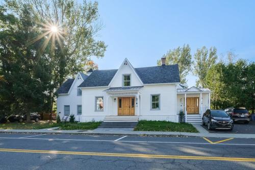 Maison ancestrale completement renovee 4 chambres in Bromont (QC) Maison ancestrale completement renovee 4 chambres in Bromont (QC)