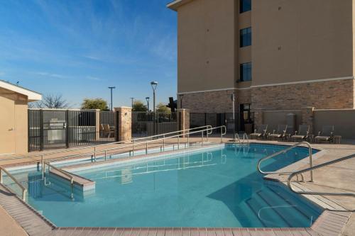 Swimming pool, TownePlace Suites Carlsbad in Carlsbad (NM) Swimming pool, TownePlace Suites Carlsbad in Carlsbad (NM)
