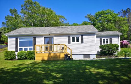 A szálláshely kívülről, Sunset Shore House in Shelburne (NS) A szálláshely kívülről, Sunset Shore House in Shelburne (NS)