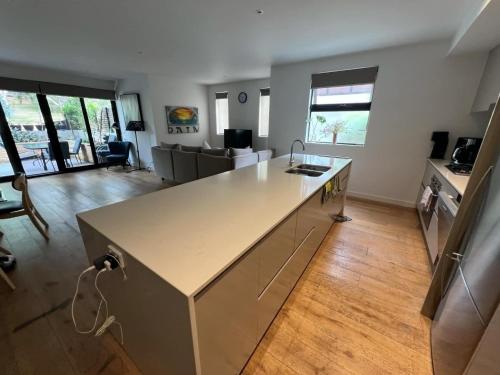 廚房, Cosy Entire Home Apartment with 3 bedrooms in 博克斯希爾 廚房, Cosy Entire Home Apartment with 3 bedrooms in 博克斯希爾