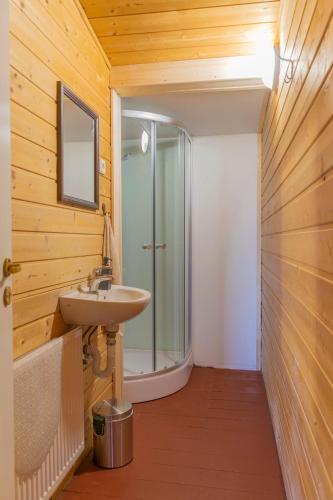 浴室, Hrad Tolštejn - turistické ubytování (Hrad Tolstejn - turisticke ubytovani) in 哲汀泊德勒瓦 浴室, Hrad Tolštejn - turistické ubytování (Hrad Tolstejn - turisticke ubytovani) in 哲汀泊德勒瓦