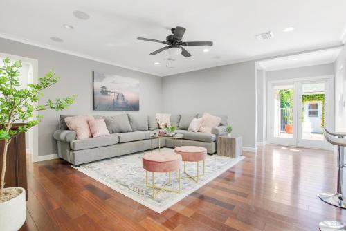 Walk to Ventura Boulevard Pool & HotTub with PingPong & BBQ in Sherman Oaks Walk to Ventura Boulevard Pool & HotTub with PingPong & BBQ in Sherman Oaks