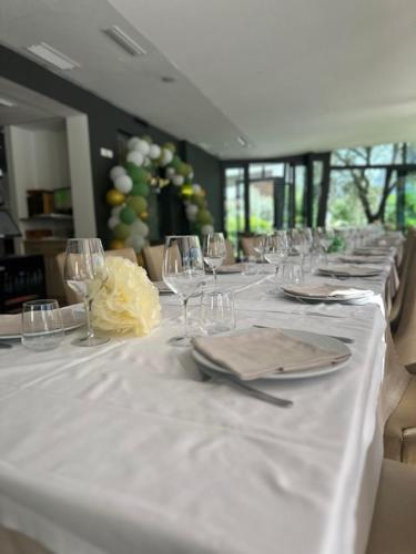 Athos Hotel in وسط مدينة ريفا ديل جاردا Athos Hotel in وسط مدينة ريفا ديل جاردا
