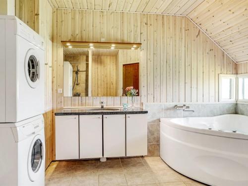 Holiday Home Tilje - 80m from the sea by Interhome in Marup Holiday Home Tilje - 80m from the sea by Interhome in Marup
