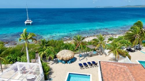 Crown Ridge 12 Oceanfront, Pool, Near Dive Sites in Bonaire Crown Ridge 12 Oceanfront, Pool, Near Dive Sites in Bonaire