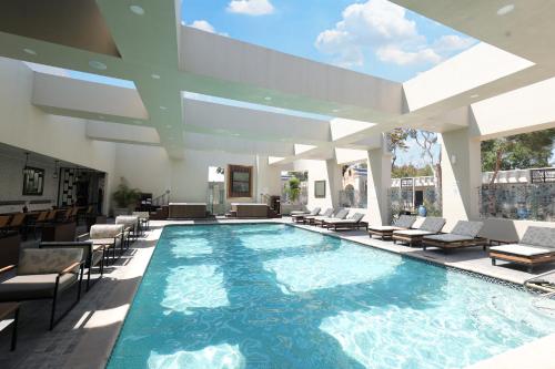 Úszómedence, Hotel Hacienda Aguacaliente in Tijuana Úszómedence, Hotel Hacienda Aguacaliente in Tijuana