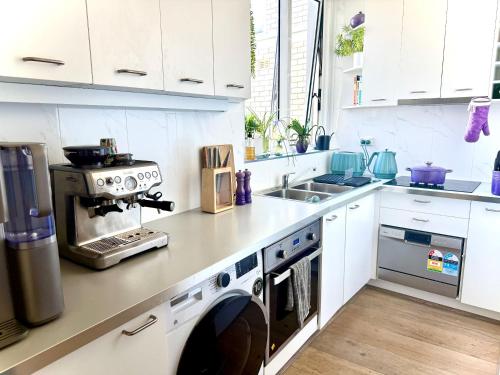 Oceanview Escape Near Bondi Beach & Bondi Junction in Bellevue Hill Oceanview Escape Near Bondi Beach & Bondi Junction in Bellevue Hill