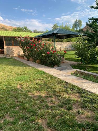 Kilátás, Adams Rest House in Yeghegnadzor Kilátás, Adams Rest House in Yeghegnadzor