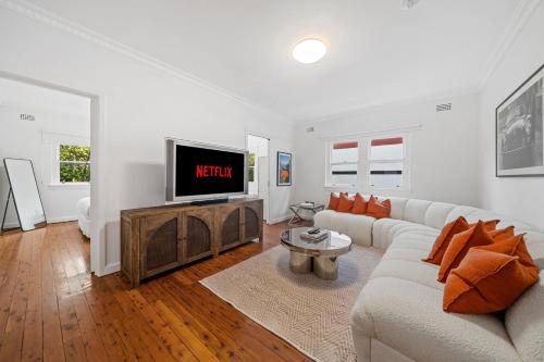 Designer 3BR Flat Close to Bondi in Bellevue Hill Designer 3BR Flat Close to Bondi in Bellevue Hill