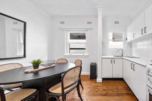 Designer 3BR Flat Close to Bondi in Bellevue Hill Designer 3BR Flat Close to Bondi in Bellevue Hill