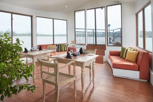 Houseboats by DAE - Colombo in Ruskin Island Houseboats by DAE - Colombo in Ruskin Island