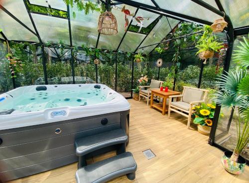 Hot tub, Morning Glory, Huisje Dahlia in Beekbergen Hot tub, Morning Glory, Huisje Dahlia in Beekbergen