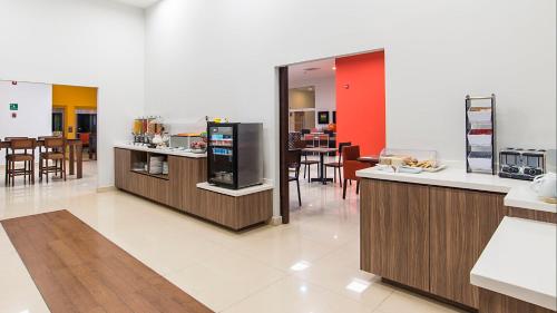 Comida y bebida, Holiday Inn Express Manzanillo By IHG in Manzanillo City Center Comida y bebida, Holiday Inn Express Manzanillo By IHG in Manzanillo City Center