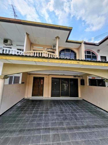 Exterior view, EasyStay Hostel in Taman Bandaraya Exterior view, EasyStay Hostel in Taman Bandaraya