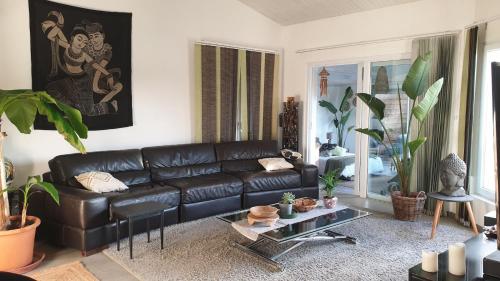 sala de TV, Tropical Spirit House in Marignane sala de TV, Tropical Spirit House in Marignane