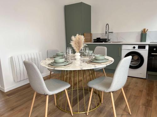 Kitchen, Les gites de l'ancienne ferme in Biville-sur-Mer Kitchen, Les gites de l'ancienne ferme in Biville-sur-Mer