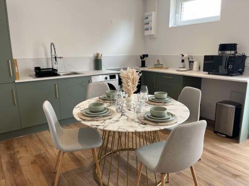 Kitchen, Les gites de l'ancienne ferme in Biville-sur-Mer Kitchen, Les gites de l'ancienne ferme in Biville-sur-Mer