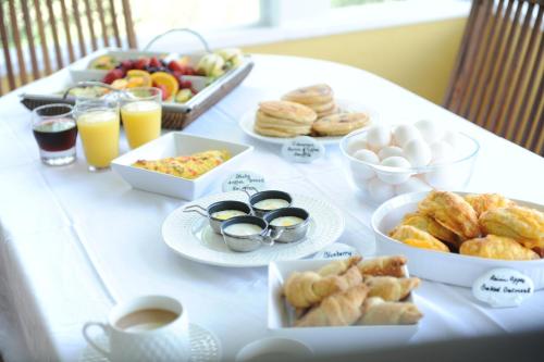 Shangri-La Boutique Bed & Breakfast in Grand Cayman Shangri-La Boutique Bed & Breakfast in Grand Cayman