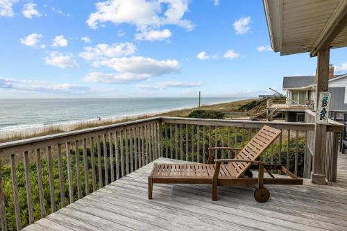 Bryant Cottage home in Pine Knoll Shores Bryant Cottage home in Pine Knoll Shores