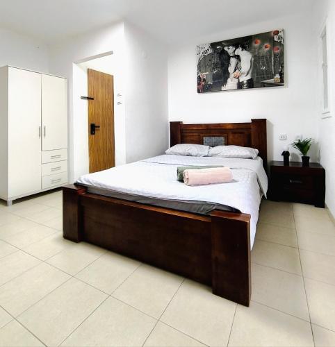 Beautiful studio apartment by the sea 60-10 in Kiryat Yam Beautiful studio apartment by the sea 60-10 in Kiryat Yam