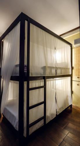 Ranjang, Non Pakse Hostel & Coffee House in Pakse Ranjang, Non Pakse Hostel & Coffee House in Pakse