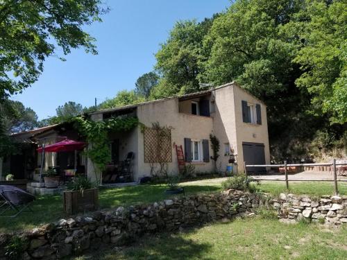 Les Marronniers Charmant petit appartement a La Tour d'Aigues Vaucluse in Pertuis Les Marronniers Charmant petit appartement a La Tour d'Aigues Vaucluse in Pertuis