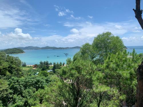 Nha Nghi Bien Xanh in Coto Island Nha Nghi Bien Xanh in Coto Island