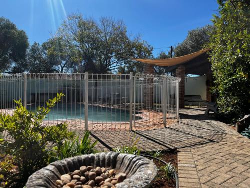 Kolam renang, Matthys Guesthouse in Kimberley Kolam renang, Matthys Guesthouse in Kimberley