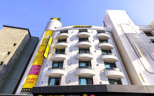 Фасада на хотела, Brighten Hotel in Жеонжу Фасада на хотела, Brighten Hotel in Жеонжу