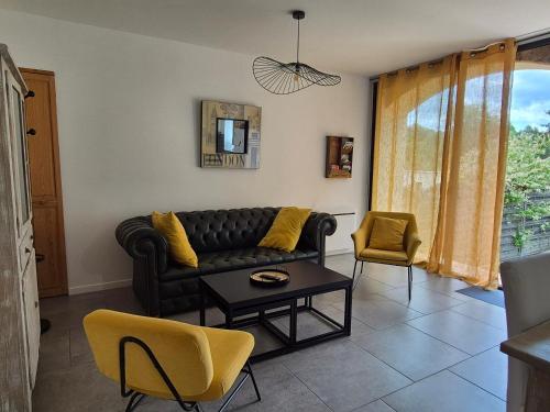 L'Abaca 23 in Sainte-Genevieve-les-Gasny L'Abaca 23 in Sainte-Genevieve-les-Gasny