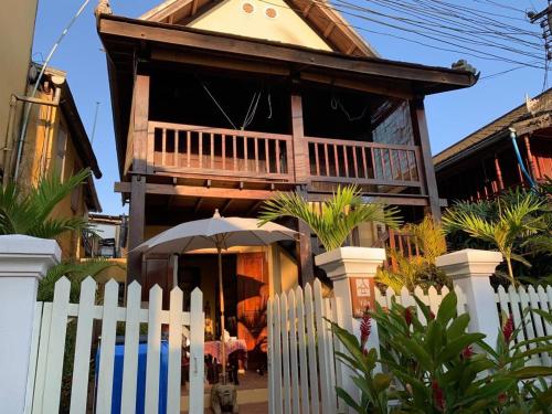 Balcony/terrace, Cozy House in the historical centre of Town in Ban Xieng Lom Balcony/terrace, Cozy House in the historical centre of Town in Ban Xieng Lom
