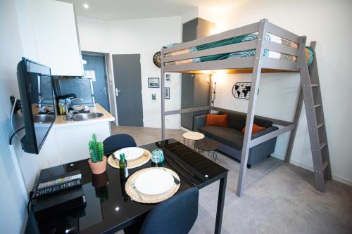 L'Escale, Proche ville, Parking, Terrasse, Netflix in Montbeliard L'Escale, Proche ville, Parking, Terrasse, Netflix in Montbeliard