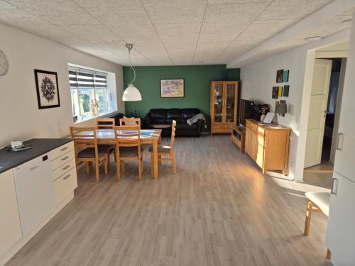 טרקלין, Cosy apartment in Norðskála (Cosy apartment in Norðskala) in Hósvík טרקלין, Cosy apartment in Norðskála (Cosy apartment in Norðskala) in Hósvík