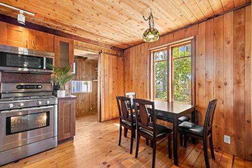Facilities, Stunning Bay Views with Pickleball and Hot Tub in Bay Park Facilities, Stunning Bay Views with Pickleball and Hot Tub in Bay Park