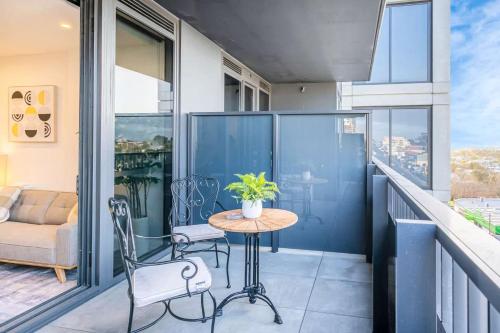 شرفة/ تراس, Stylish 1BR Apt in Ivanhoe with Free Parking in Ivanhoe شرفة/ تراس, Stylish 1BR Apt in Ivanhoe with Free Parking in Ivanhoe