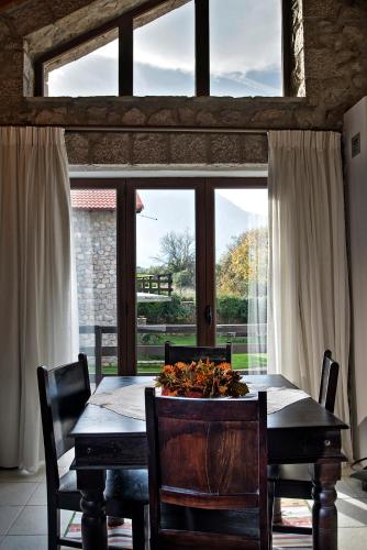 Létesítmények, Naiades Village in Polydrosos Létesítmények, Naiades Village in Polydrosos